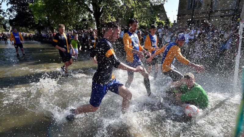 Bourton-on-the-Water football: Hundreds of fans watch river match - BBC ...