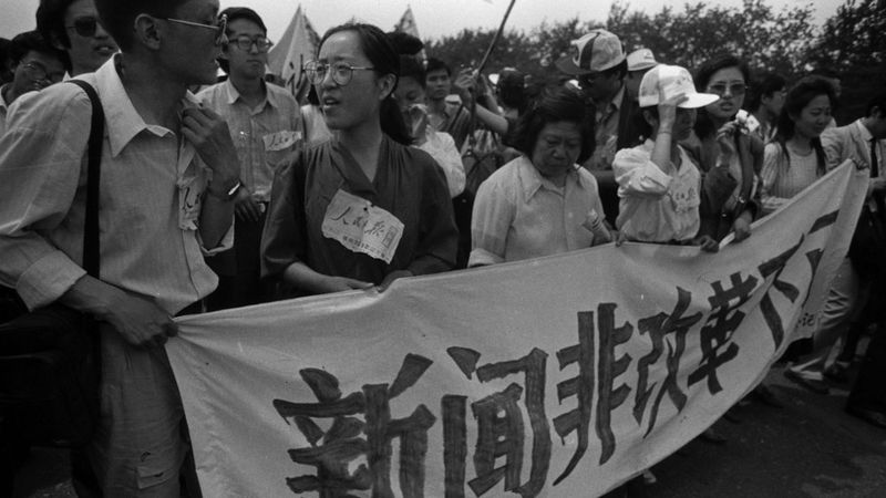 六四30周年:“寒冬”前中国记者最自由的三天 - BBC News 中文