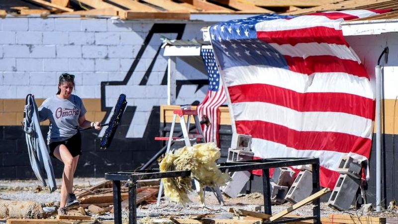 Mississippi: Rescue Efforts Begin After Tornado Destruction - BBC News