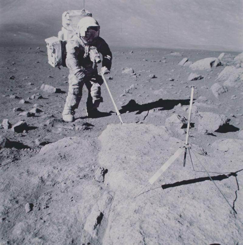 Harrison-Schmitt-on-the-Moon.