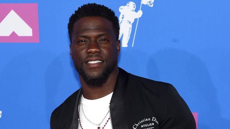 Kevin Hart: Fans kicked out for using mobile phones at gigs - BBC News