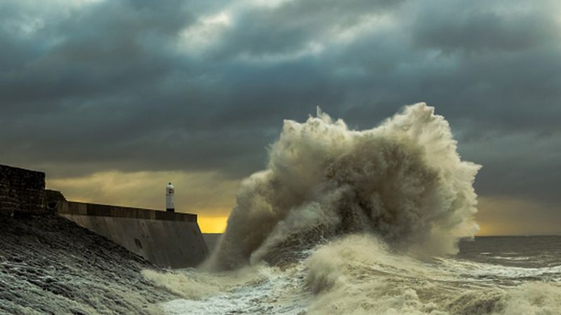 Tail end of Hurricane Ophelia on way to Ireland - BBC News