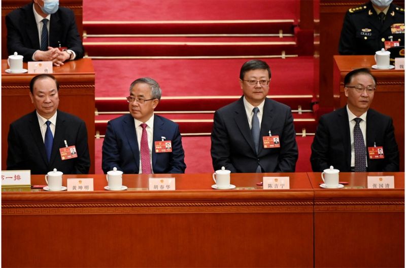 中国新一届政府领导班子的新老面孔 - BBC News 中文
