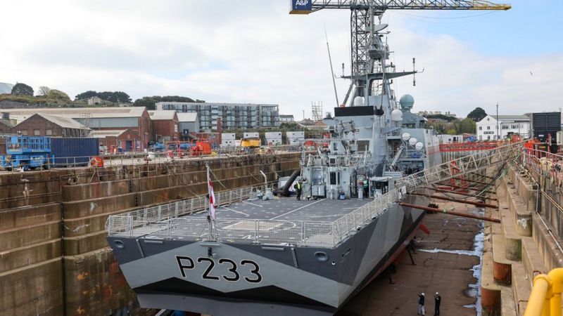 Dazzle paint job for Royal Navy warship HMS Tamar - BBC News