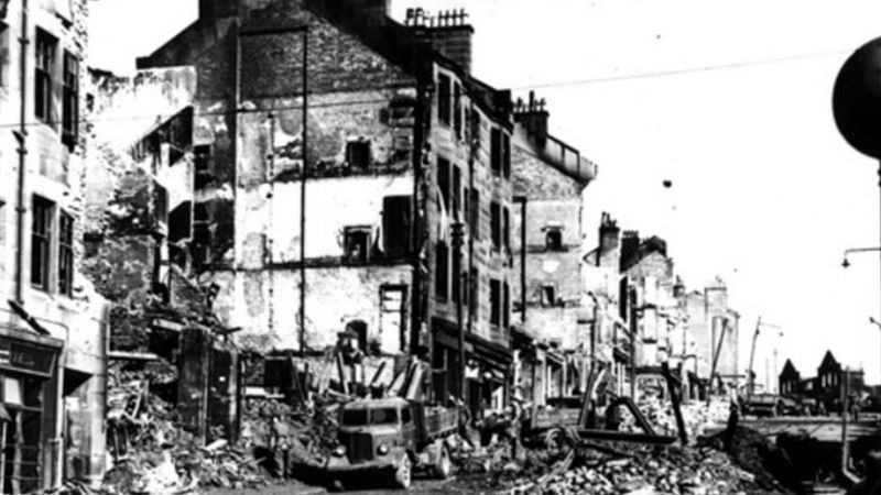 Services remember Clydebank blitz on 75th anniversary - BBC News