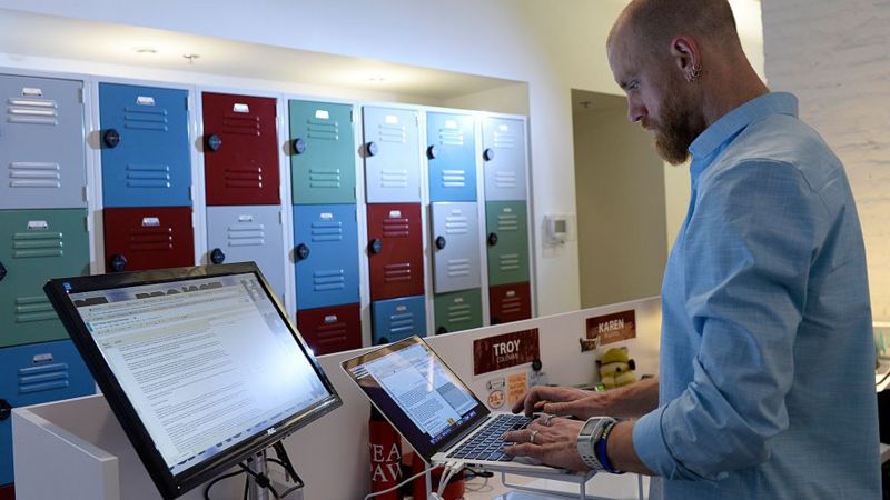 ¿Qué beneficios tienen realmente los escritorios que te permiten