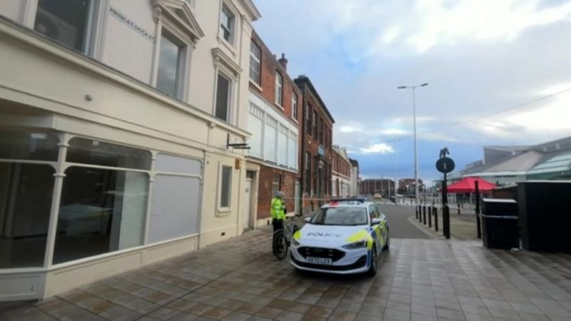 Hull: Four Murder Arrests After Fatal City Centre Stabbing - BBC News