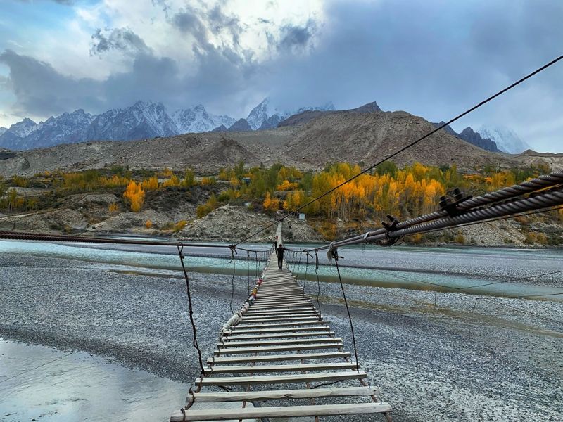 گلگت بلتستان: پاکستان کے شمالی علاقوں میں پت جھڑ کے دلکش نظارے - BBC ...