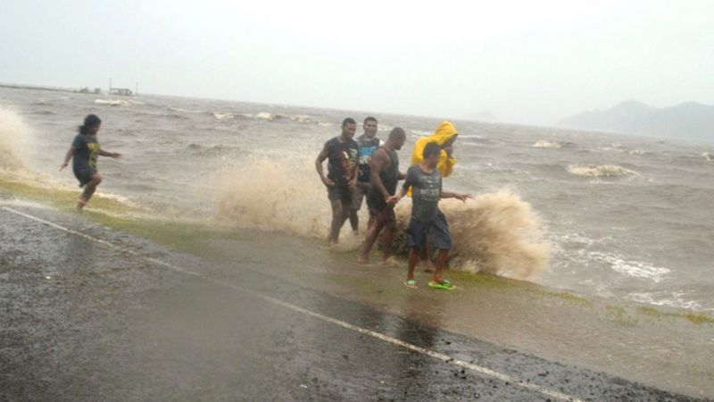 Cyclone Winston wreaks destruction in Fiji - BBC News