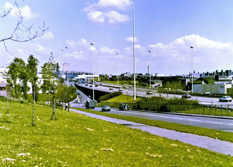 Unseen Footage Shows Glasgow's M8 Motorway In 1970s - BBC News