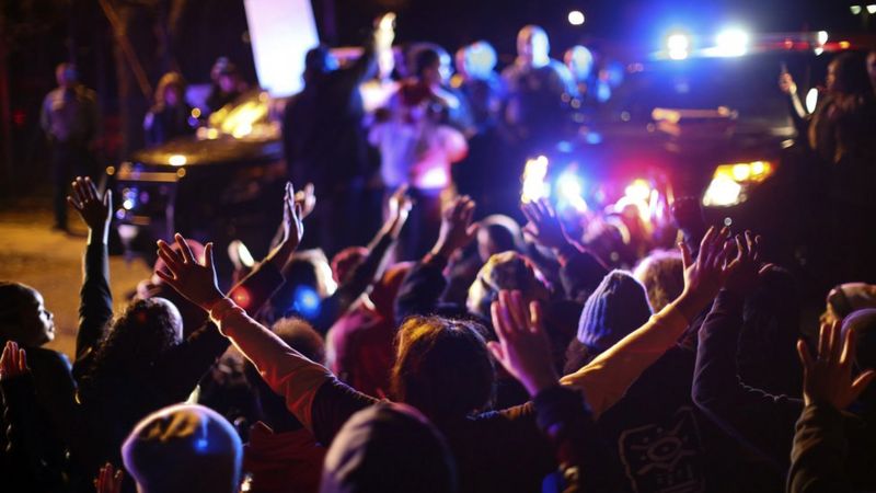 Protests in Minneapolis after police shoot black man - BBC News