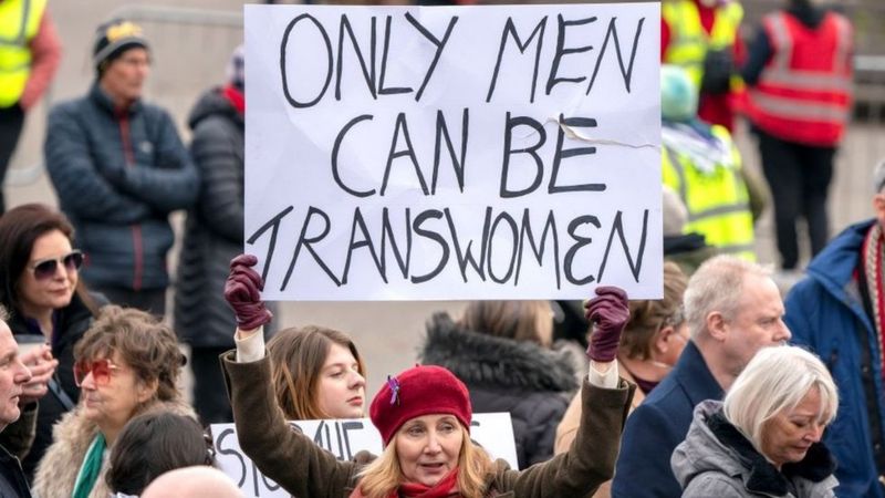 Hundreds join gender recognition reform rallies in Glasgow - BBC News