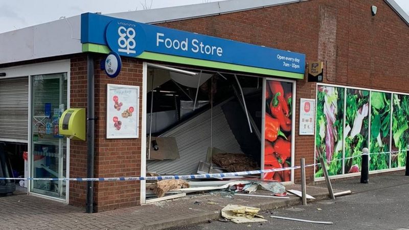 Louth ram-raiders target Co-op cash machine - BBC News