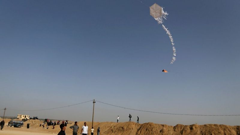 Israel reopens Gaza cargo crossing after calm - BBC News