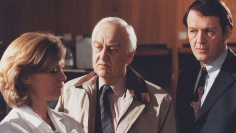 Colin Dexter, creator of Inspector Morse, dies aged 86 - BBC News