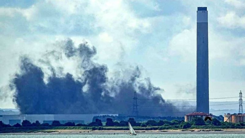 Fawley Power Station: Third demolition blast carried out - BBC News