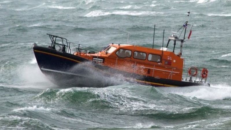 Isle of Man 'most advanced' lifeboat arrives in Ramsey - BBC News