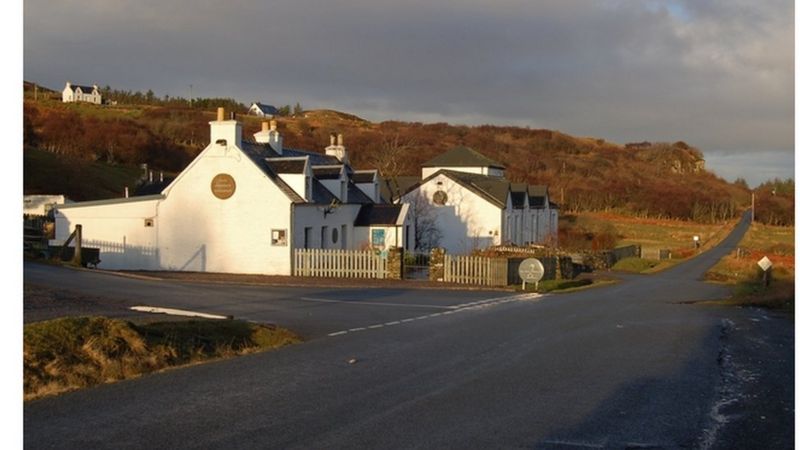 _116885018_the_three_chimneys_restaurant_-_geograph.org.uk_-_663511.jpg