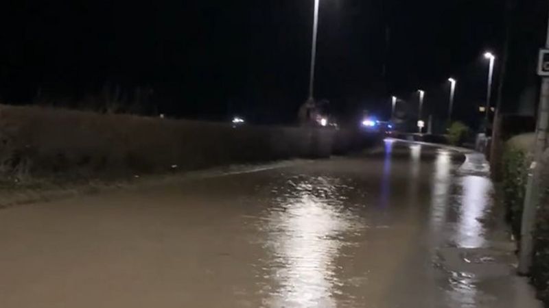 Storm Franklin hits UK with flooding and high winds - BBC News