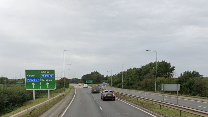 'Major delays' on stretch of A5 outside Tamworth after collision - BBC News