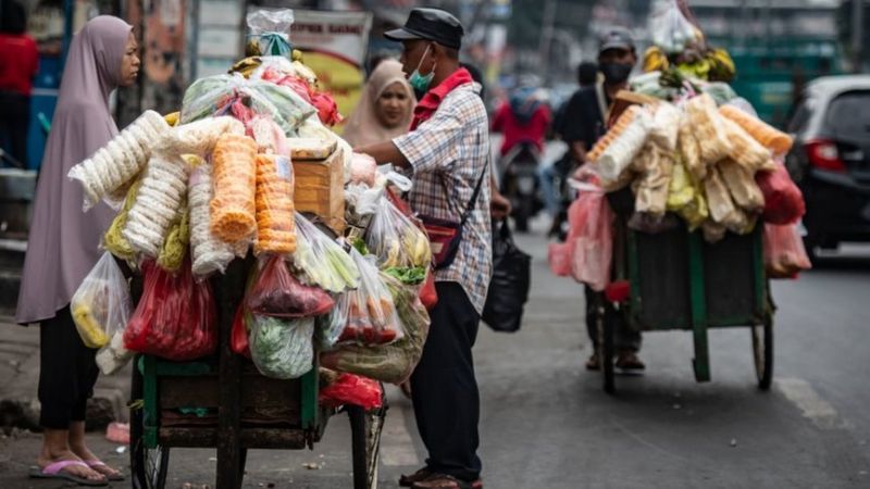 Covid: Mengapa Masih Ada Orang Yang Menyangkal Pandemi Maut Itu? - BBC ...