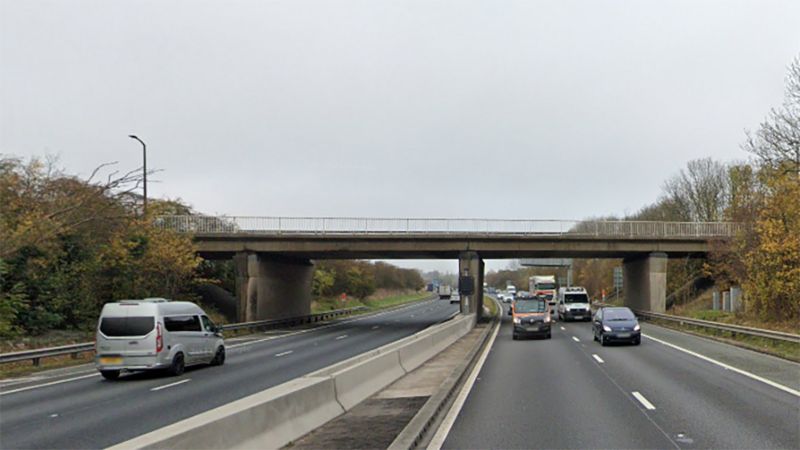 A1(M) road bridge near Doncaster closes for a month - BBC News