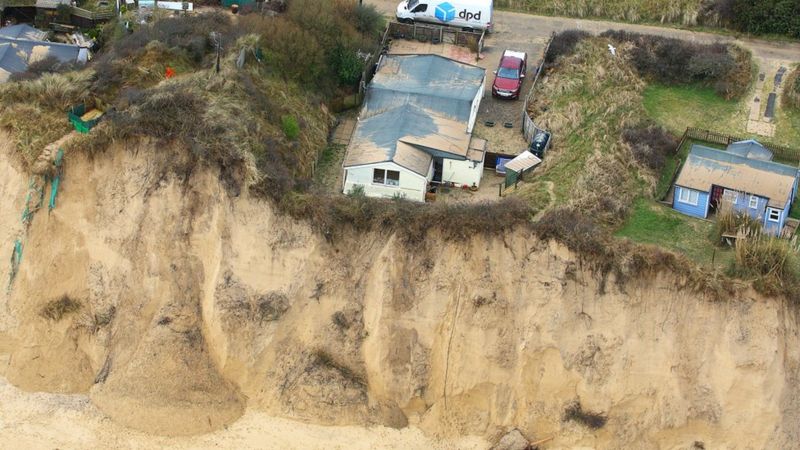 Hemsby cliff-top homes start to collapse - BBC News