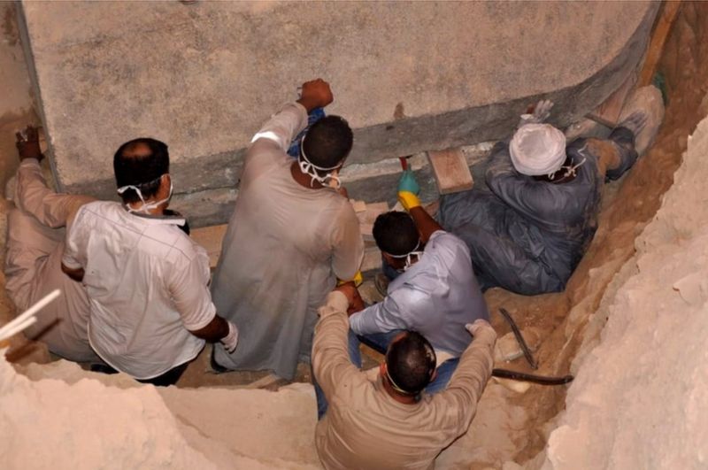 Egypt Sarcophagus: Mystery Black Tomb Opened In Alexandria - BBC News