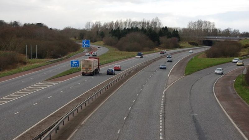 Police shoot bull loose on M1 motorway near Lurgan - BBC News