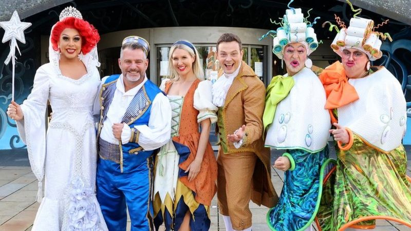 Pantomime returns to Aylesbury's Waterside Theatre - BBC News