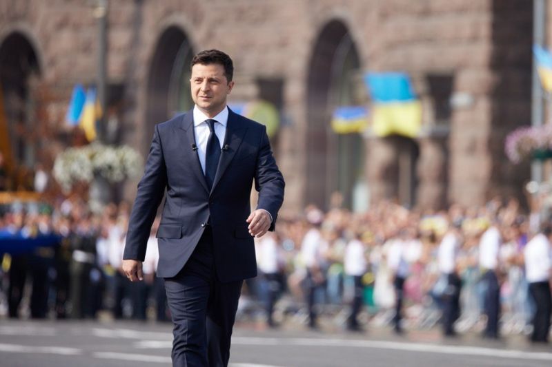 Авторы отчета утверждают, что президент Украины Владимир Зеленский был в курсе запланированной операции и регулярно проводил совещания на предмет ее подготовки