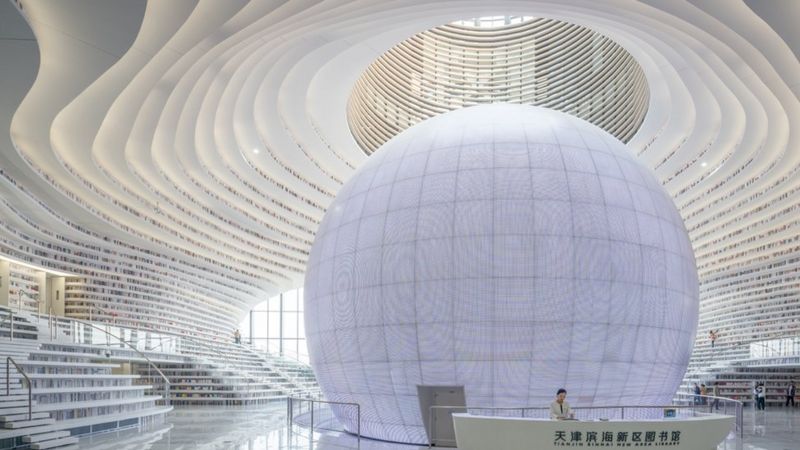 La impresionante biblioteca en China que parece una enorme cascada con