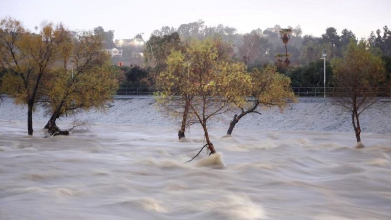 Millions At Risk Of Flooding As Fierce Storm Lashes California - BBC News