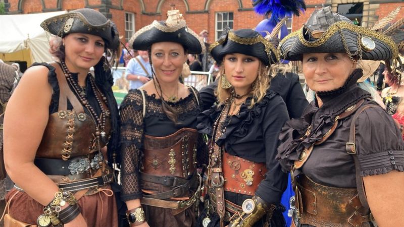 Lincoln Steampunk festival attracts thousands with 'colour in darkness ...