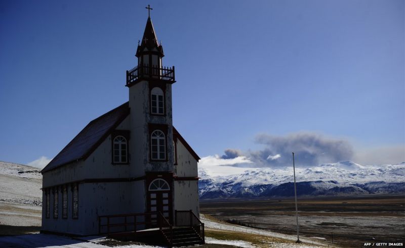 In Pictures: Iceland's desolate churches - BBC News