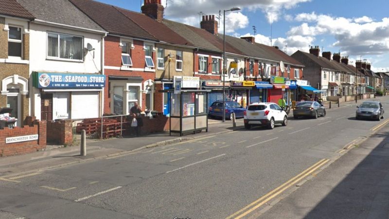 Man seriously injured in Swindon burglary - BBC News