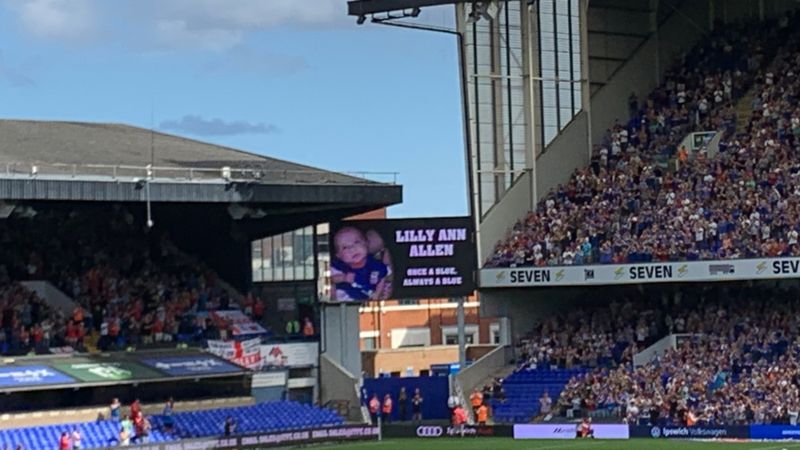 Ipswich Town Fans Clap In Memory Of Baby Girl - BBC News