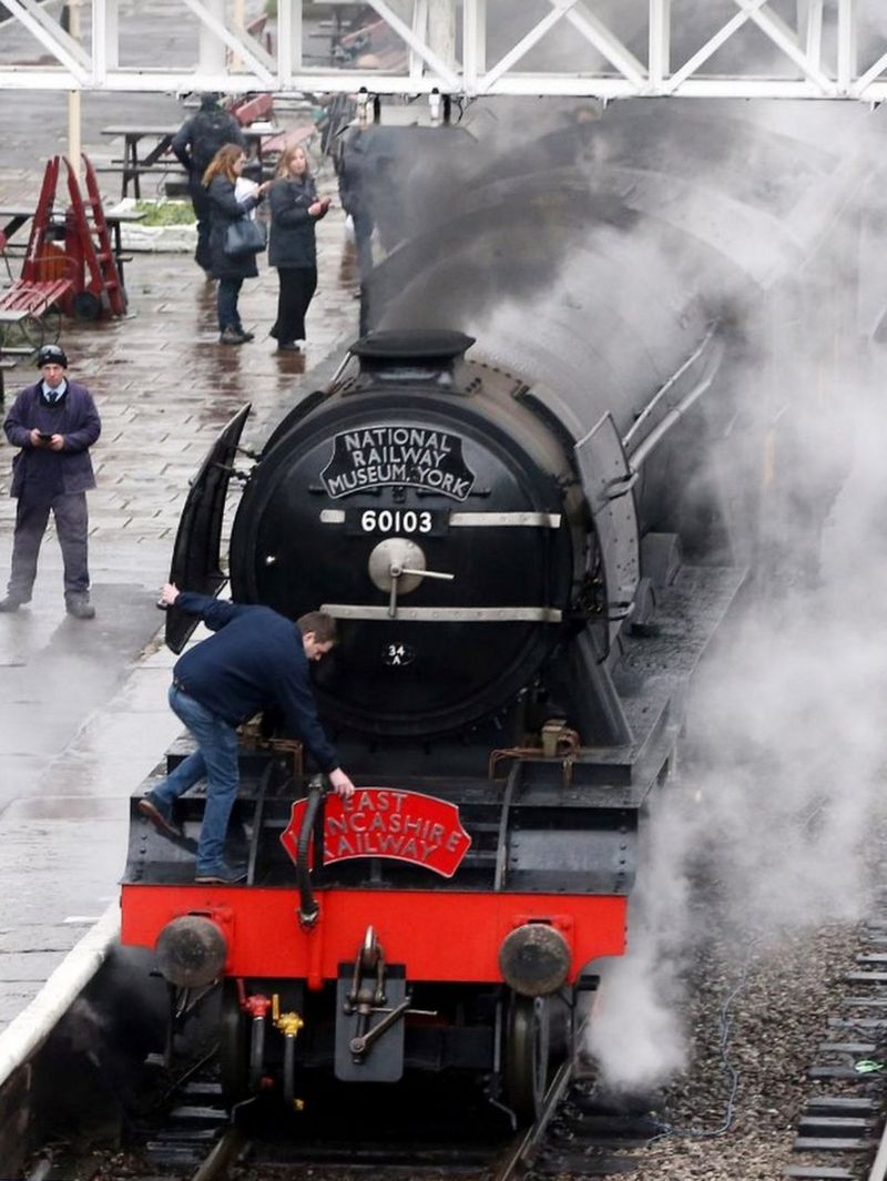 In Pictures: Flying Scotsman Returns To Tracks For Tests - BBC News