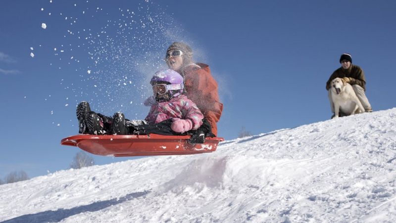 Snow: Amber warnings in place for many parts of UK - BBC Newsround