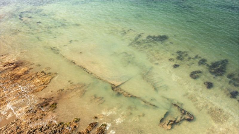 In pictures: Sheringham 125-year-old shipwreck revealed - BBC News