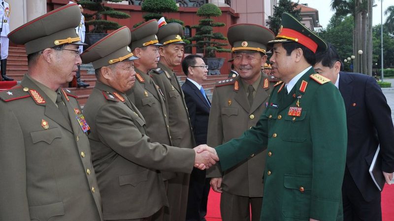 Quan chức quốc phòng Bắc Hàn và Việt Nam