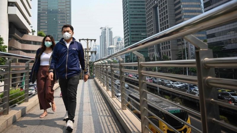 Bangkok schools closed over 'unhealthy' pollution levels - BBC News