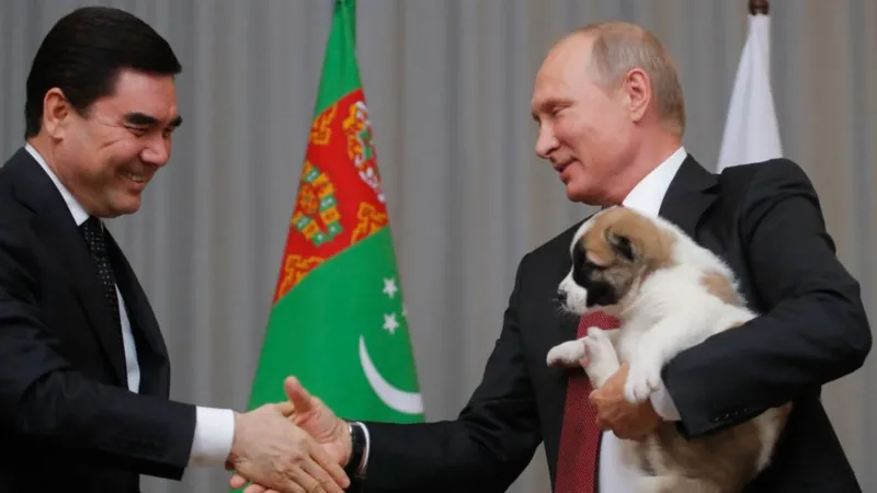 Отец нынешнего президента Туркменистана Гурбангулы Бердымухамедов дарил Владимиру Путину щенка алабая по кличке Верный