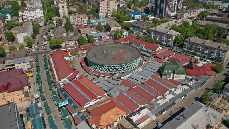 Великий базар у центрі міста
