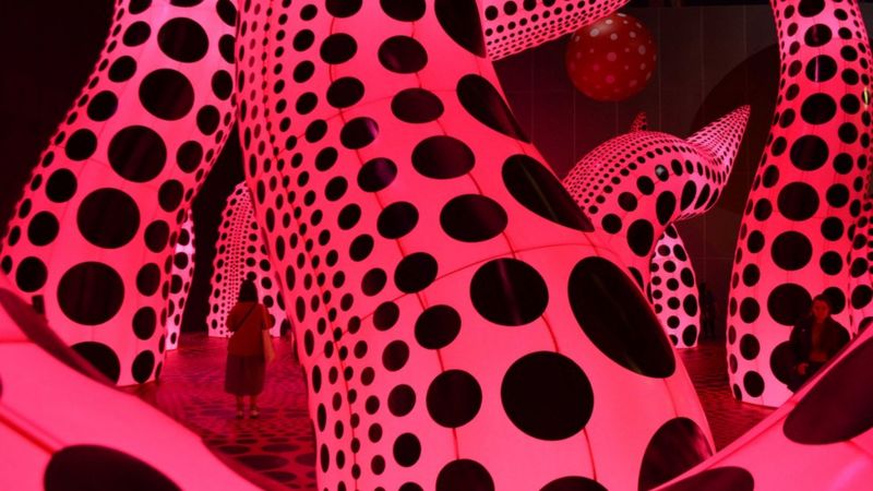 Yayoi Kusama: Inflatable polka dot art goes on display - BBC Newsround