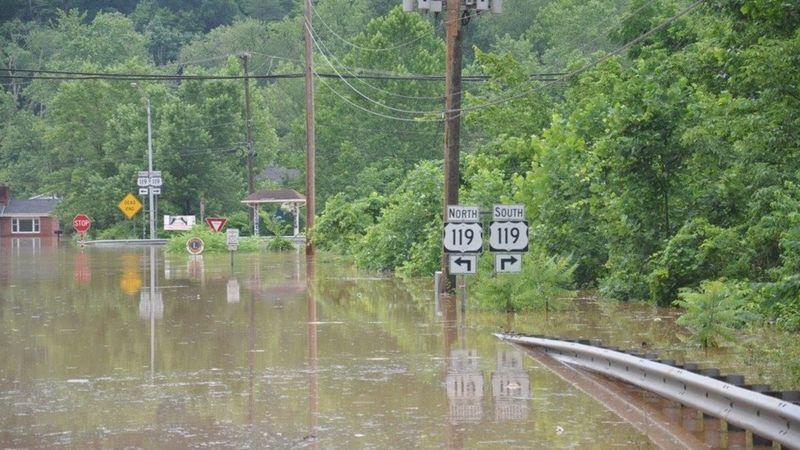 West Virginia Deadly Floods: Obama Declares Major Disaster - BBC News