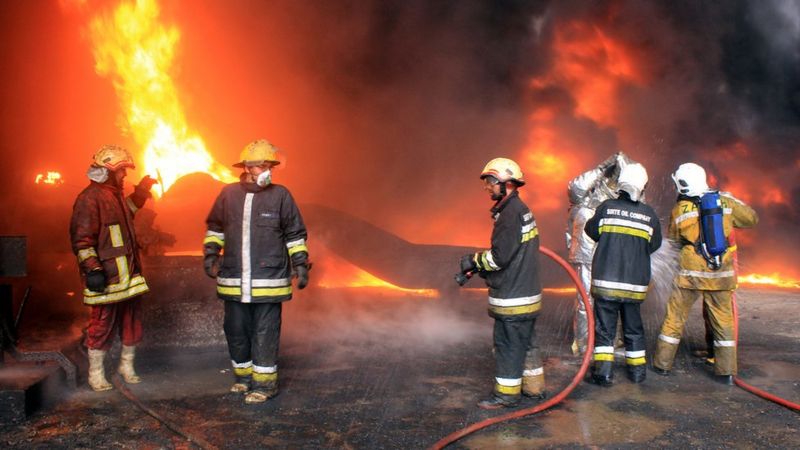 Un incendio en una instalación petrolera en enero de 2016