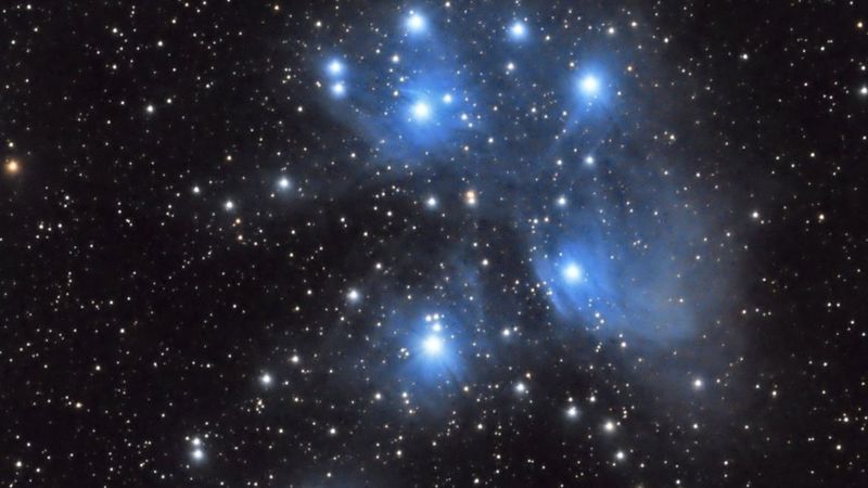 Stargazer captures night sky from Sheffield garden - BBC News