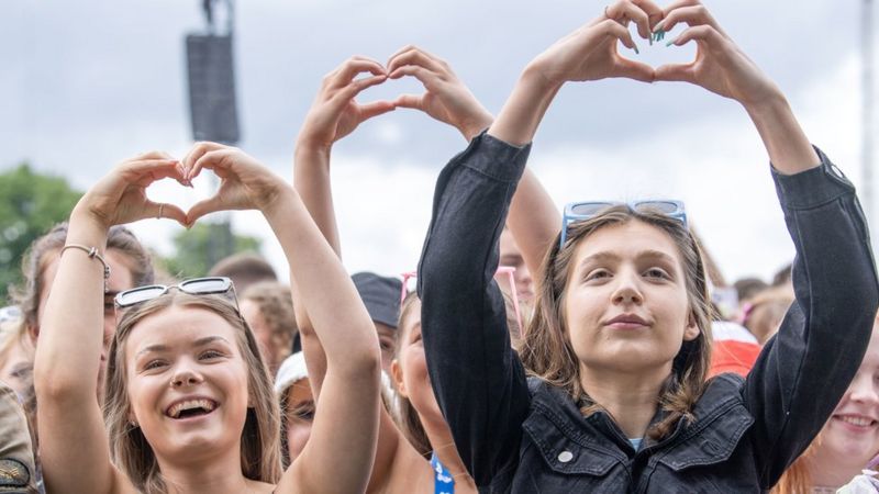 Thousands Flock To Glasgow For Trnsmt Music Festival - Bbc News