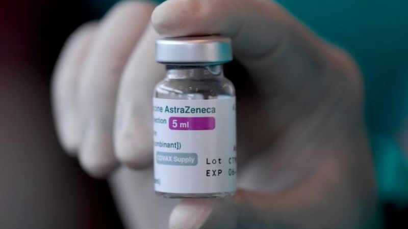 Vaksin AstraZeneca: Pemerintah tegaskan 'aman', di tengah keraguan